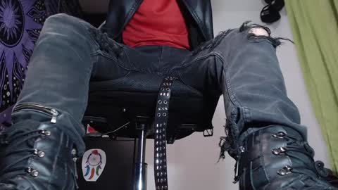 Snapshot of dicaprioo_ chatting on December 2024 01:07:01 AM DICAPRIO online show from December 2024 01:07:01 AM