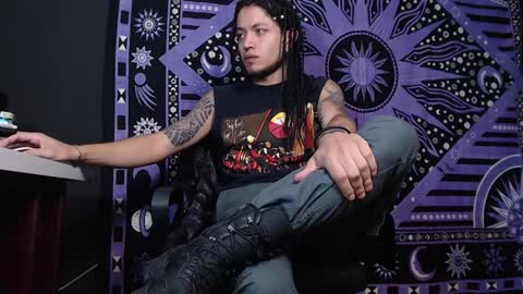 Snapshot of dicaprioo_ chatting on January 2025 07:03:01 PM DICAPRIO online show from January 2025 07:03:01 PM