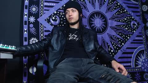 Snapshot of dicaprioo_ chatting on January 2025 12:33:01 AM DICAPRIO online show from January 2025 12:33:01 AM