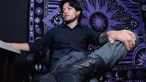 Snapshot of dicaprioo_ chatting on January 2025 10:44:02 PM DICAPRIO online show from January 2025 10:44:02 PM