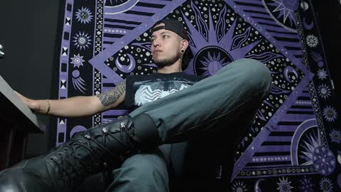 Snapshot of dicaprioo_ chatting on January 2025 12:46:02 AM DICAPRIO online show from January 2025 12:46:02 AM