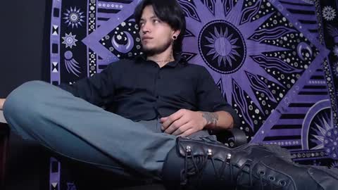 Snapshot of dicaprioo_ chatting on January 2025 10:19:01 PM DICAPRIO online show from January 2025 10:19:01 PM