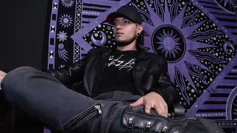 Snapshot of dicaprioo_ chatting on January 2025 09:29:02 PM DICAPRIO online show from January 2025 09:29:02 PM