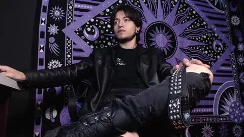 Snapshot of dicaprioo_ chatting on January 2025 05:06:01 PM DICAPRIO online show from January 2025 05:06:01 PM