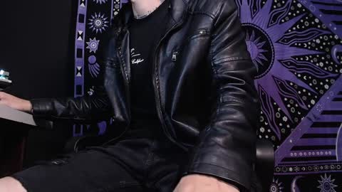 Snapshot of dicaprioo_ chatting on January 2025 12:39:02 AM DICAPRIO online show from January 2025 12:39:02 AM