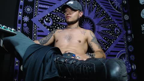 Snapshot of dicaprioo_ chatting on February 2025 07:33:01 PM DICAPRIO online show from February 2025 07:33:01 PM