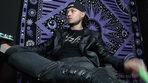 Snapshot of dicaprioo_ chatting on February 2025 06:56:02 PM DICAPRIO online show from February 2025 06:56:02 PM