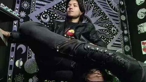 Snapshot of dicaprioo_ chatting on February 2025 05:21:02 PM DICAPRIO online show from February 2025 05:21:02 PM