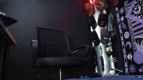 Snapshot of dicaprioo_ chatting on March 2025 06:44:02 PM DICAPRIO online show from March 2025 06:44:02 PM