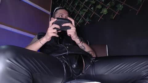 Snapshot of dicaprioo_ chatting on October 2025 05:06:01 AM DICAPRIO online show from October 2025 05:06:01 AM