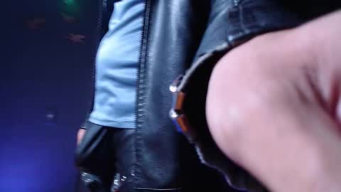 Snapshot of dicaprioo_ chatting on October 2025 10:43:02 PM DICAPRIO online show from October 2025 10:43:02 PM