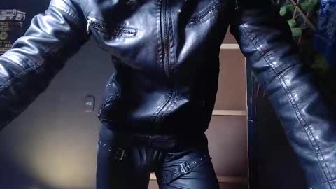 Snapshot of dicaprioo_ chatting on November 2025 01:05:02 AM DICAPRIO online show from November 2025 01:05:02 AM