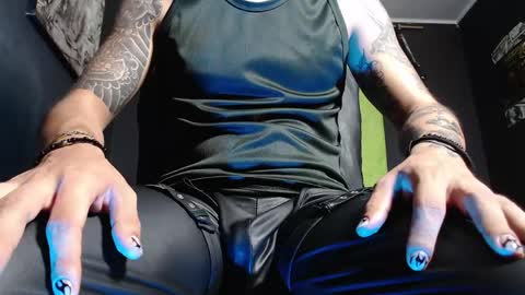 Snapshot of dicaprioo_ chatting on April 2026 02:09:02 AM DICAPRIO online show from April 2026 02:09:02 AM