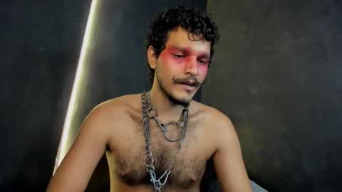 diemond_latinx98 online show from November 2025 06:32:01 PM