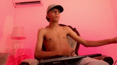 dikey_18 online show from December 2024 09:00:01 PM