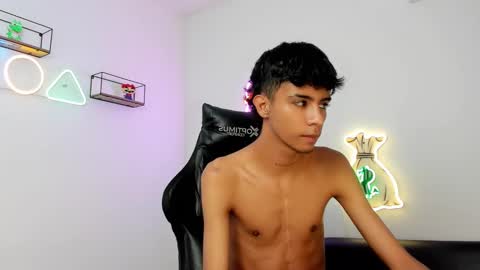 dikey_18 online show from March 2025 08:52:01 AM