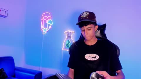 dikey_18 online show from September 2025 08:58:02 PM