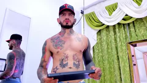 dilan_scootk_ online show from November 2025 07:36:03 PM