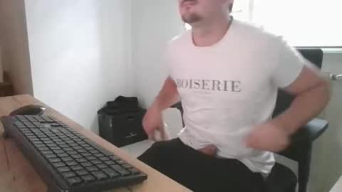 Snapshot of dim623 chatting on September 2025 01:02:02 PM dim623 online show from September 2025 01:02:02 PM