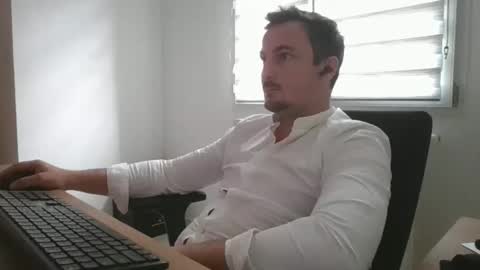 Snapshot of dim623 chatting on September 2025 08:39:02 AM dim623 online show from September 2025 08:39:02 AM