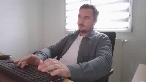 Snapshot of dim623 chatting on October 2025 10:25:01 AM dim623 online show from October 2025 10:25:01 AM