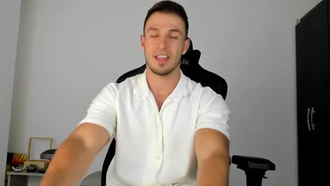 Snapshot of dimitricaruso chatting on March 2025 04:24:01 AM dimitricaruso online show from March 2025 04:24:01 AM