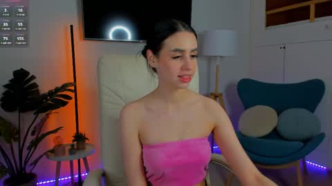 Snapshot of dina___fox chatting on April 2026 06:46:01 PM Dina Fox online show from April 2026 06:46:01 PM