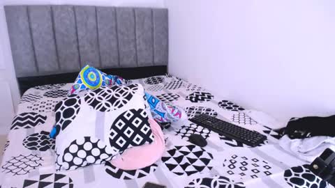 DINA online show from February 2025 07:21:01 PM