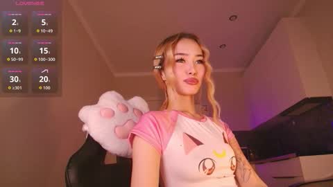 Snapshot of dion_lee9 chatting on February 2026 02:21:01 PM Reina online show from February 2026 02:21:01 PM