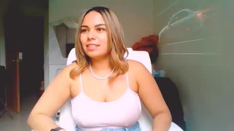 diosadeluniverso_ online show from December 2025 02:58:02 PM