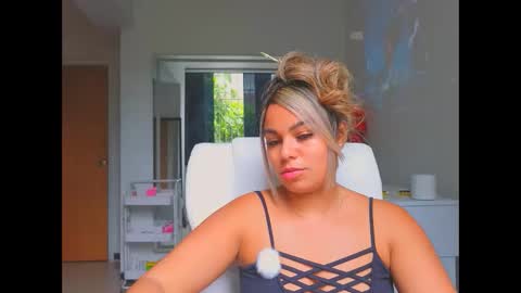 diosadeluniverso_ online show from March 2026 04:40:02 PM