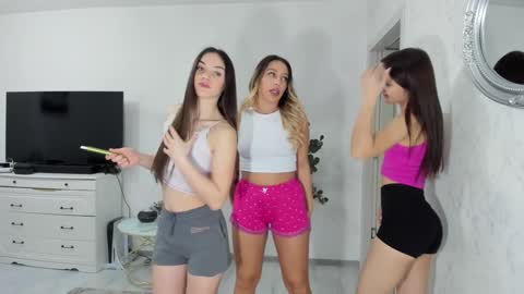 Gyna    Josie    online show from February 2026 12:26:01 AM