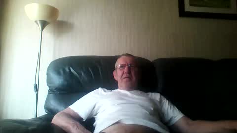 Snapshot of discovery63 chatting on May 2026 12:22:02 PM discovery63 online show from May 2026 12:22:02 PM