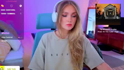 Snapshot of disney__princess chatting on November 2025 03:31:01 AM JASMINE online show from November 2025 03:31:01 AM