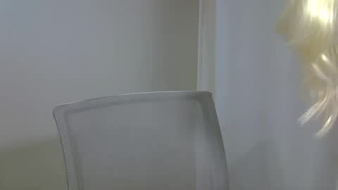 DitaMilton online show from November 2025 10:31:02 PM