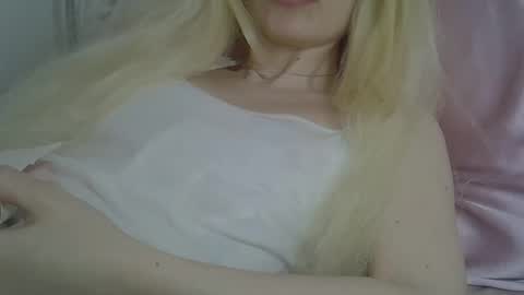 DitaMilton online show from May 2026 01:06:01 PM