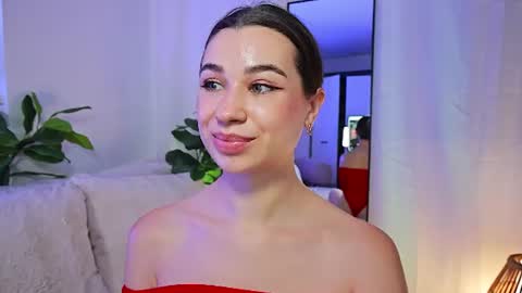 Tia online show from June 2026 10:52:02 PM