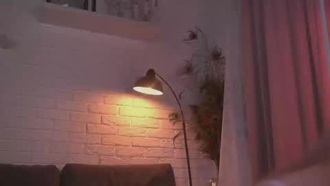 Snapshot of divine_lights chatting on February 2025 09:40:01 PM Eva and Lucia online show from February 2025 09:40:01 PM