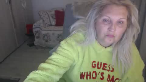 Snapshot of divineblond chatting on May 2026 08:46:02 PM Alexxa online show from May 2026 08:46:02 PM