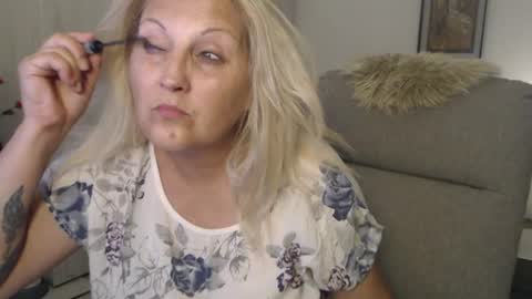 Snapshot of divineblond chatting on June 2026 07:01:02 PM Alexxa online show from June 2026 07:01:02 PM