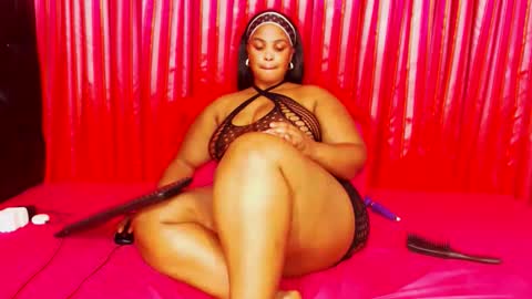 divinebooty93 online show from May 2026 12:32:01 PM