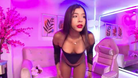 Snapshot of divinee_cloe chatting on January 2026 11:04:01 AM Cloe online show from January 2026 11:04:01 AM