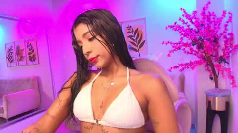 Snapshot of divinee_cloe chatting on February 2026 11:15:01 AM Cloe online show from February 2026 11:15:01 AM