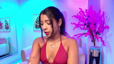 Snapshot of divinee_cloe chatting on February 2026 11:14:02 AM Cloe online show from February 2026 11:14:02 AM