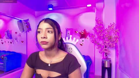 Snapshot of divinee_cloe chatting on February 2026 11:28:02 AM Cloe online show from February 2026 11:28:02 AM