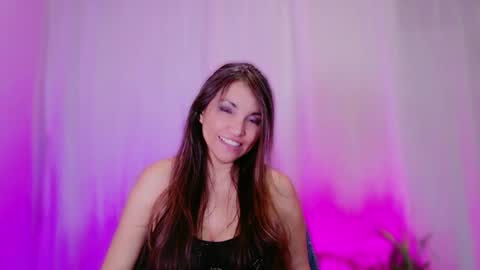 Snapshot of divinelynn chatting on January 2025 07:29:02 PM DivineLynn online show from January 2025 07:29:02 PM