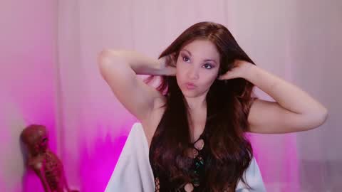 Snapshot of divinelynn chatting on March 2025 06:01:02 PM DivineLynn online show from March 2025 06:01:02 PM