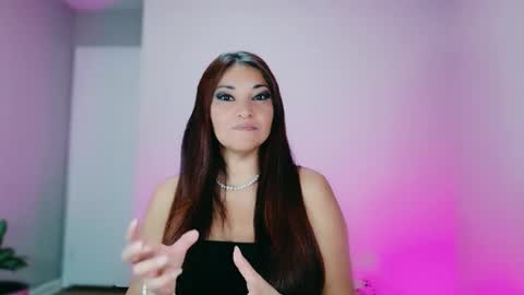 Snapshot of divinelynn chatting on November 2025 03:57:01 PM DivineLynn online show from November 2025 03:57:01 PM