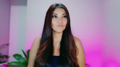 Snapshot of divinelynn chatting on November 2025 07:03:01 PM DivineLynn online show from November 2025 07:03:01 PM