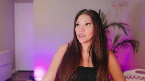 Snapshot of divinelynn chatting on April 2026 02:12:02 PM DivineLynn online show from April 2026 02:12:02 PM